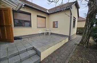 Eladó Pécsi családi ház hirdetés (95437672)