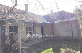 Eladó Jászberényi családi ház hirdetés (98637337)