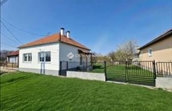 Eladó Bátaszéki családi ház hirdetés (28277223)