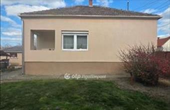 Eladó Pápai családi ház hirdetés (39323726)