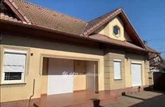 Eladó Jászberényi családi ház hirdetés (87349573)
