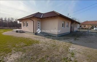Eladó Bugyi ikerház hirdetés (54777334)