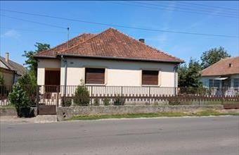 Eladó Poroszlói családi ház hirdetés (64358154)