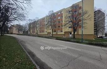 Eladó Ajkai panel lakás hirdetés (32933462)