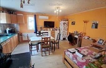 Eladó Budapest IV. kerületi családi ház hirdetés (79738135)