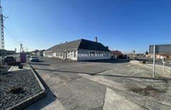 Eladó Szili üzlethelyiség utcafronton hirdetés (44487847)