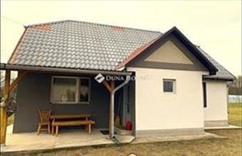 Eladó Ladánybenei családi ház hirdetés (14355445)