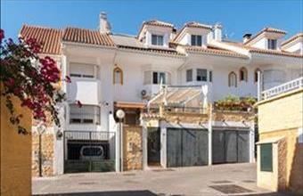 Eladó Spanyolországi sorház hirdetés (54199357)