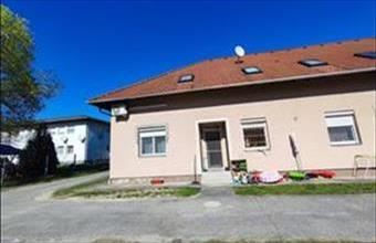 Eladó Komáromi tégla lakás hirdetés (18782243)