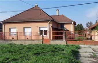 Eladó Martfűi családi ház hirdetés (53672944)