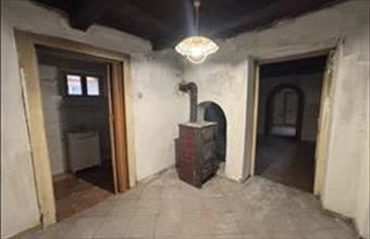 Eladó Tatabányai sorház hirdetés (98342326)