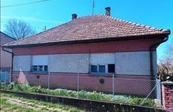 Eladó Perőcsényi családi ház hirdetés (74988443)