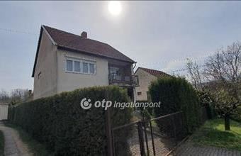 Eladó Ajkai családi ház hirdetés (86338395)