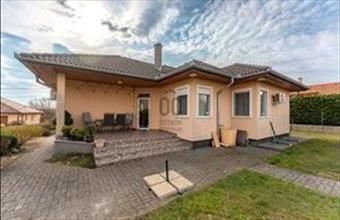 Eladó Pétfürdői családi ház hirdetés (49734498)