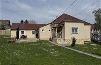 Eladó Pécsi családi ház hirdetés (77932727)