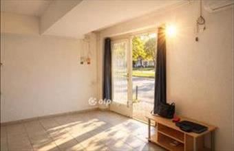 Eladó Ajkai üzlethelyiség utcafronton hirdetés (22984195)