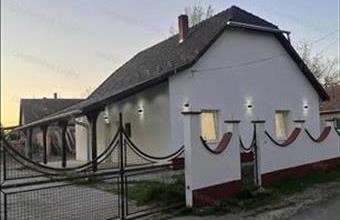 Eladó Tápiószelei családi ház hirdetés (49735876)
