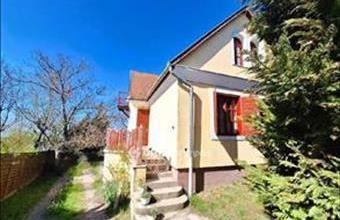 Eladó Balatonkenesei családi ház hirdetés (24732719)