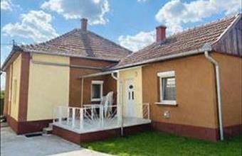 Eladó Újszászi családi ház hirdetés (99335354)