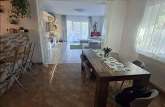 Eladó Balatonkenesei családi ház hirdetés (64722363)