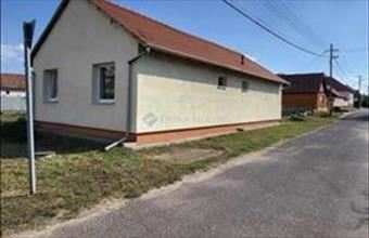 Eladó Jászfényszarui családi ház hirdetés (34696138)