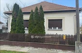 Eladó Tiszafüredi családi ház hirdetés (82634249)