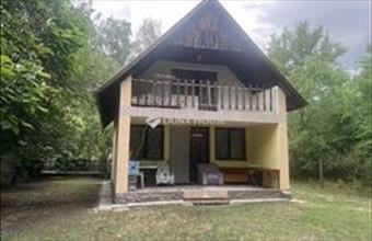 Eladó Tápiószentmártoni családi ház hirdetés (21671677)