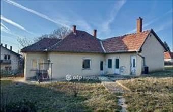 Eladó Budajenői családi ház hirdetés (46672739)