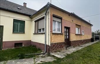 Eladó Csikvándi családi ház hirdetés (77239443)
