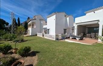 Eladó Spanyolországi sorház hirdetés (27543714)