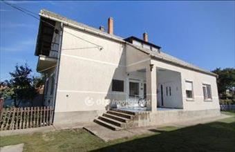 Eladó Jászberényi családi ház hirdetés (44353638)