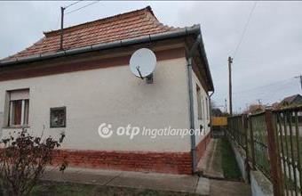 Eladó Tószegi családi ház hirdetés (42886936)