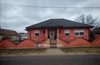 Eladó Tápiószentmártoni családi ház hirdetés (44357794)