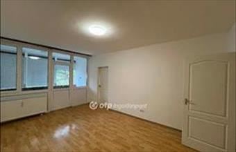 Eladó Szekszárdi egyéb lakás hirdetés (32391254)