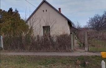 Eladó Besnyői családi ház hirdetés (93372382)