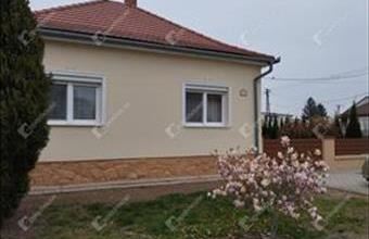 Eladó Csornai családi ház hirdetés (21376294)