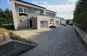 Kiadó Budapest III. kerületi ikerház hirdetés (97454358)