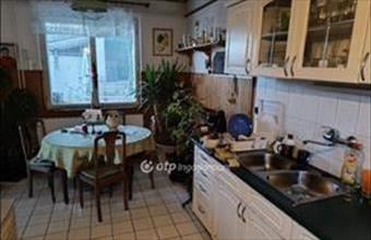 Eladó Budapest II. kerületi családi ház hirdetés (73134333)