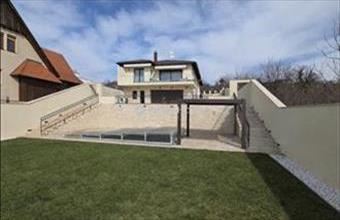 Eladó Váci családi ház hirdetés (86528734)