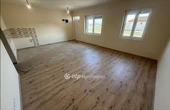 Eladó Tiszakécskei sorház hirdetés (24767339)