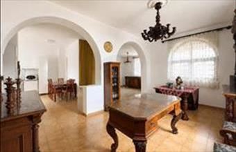 Eladó Budapest III. kerületi családi ház hirdetés (37896427)