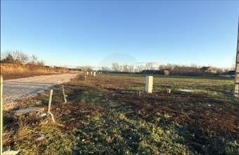 Eladó Komáromi lakóövezeti telek hirdetés (45727843)