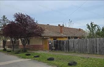 Eladó Kunszentmártoni családi ház hirdetés (23477537)