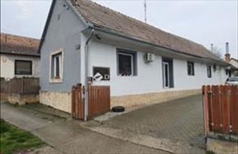 Eladó Újpetrei családi ház hirdetés (22333372)