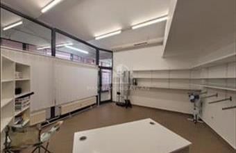 Eladó Veszprémi üzlethelyiség üzletházban hirdetés (98433392)