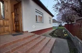 Eladó Berettyóújfalui családi ház hirdetés (96825492)