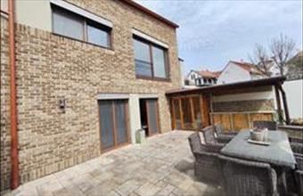 Eladó Veszprémi családi ház hirdetés (42879354)