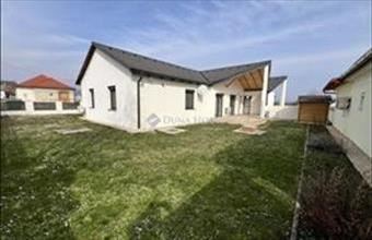 Eladó Veszprémi ikerház hirdetés (25552865)