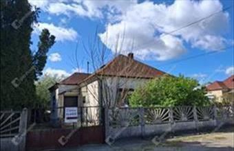 Eladó Komáromi családi ház hirdetés (92354247)