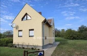 Eladó Csörnyeföldi családi ház hirdetés (48636279)